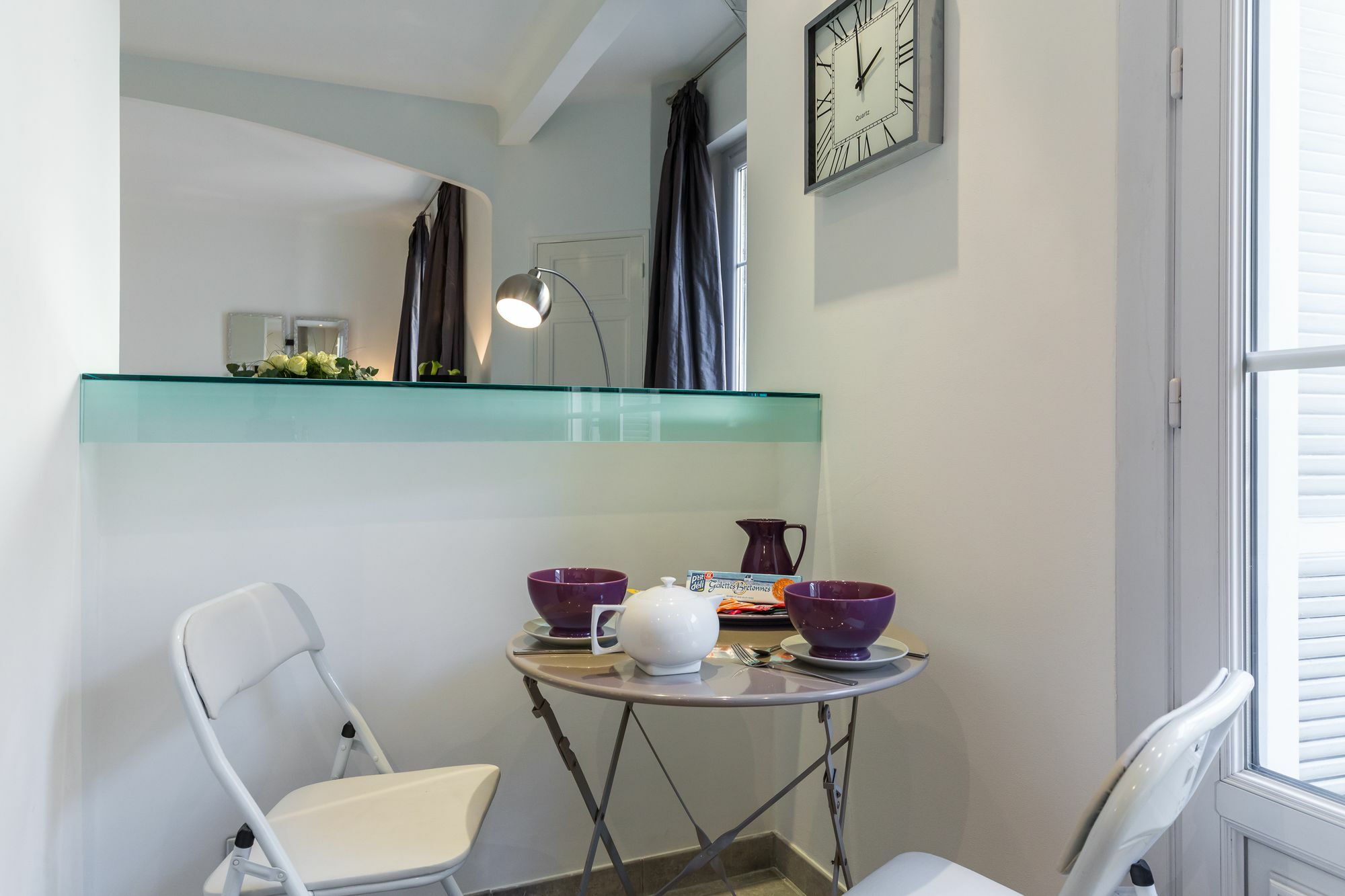 Centrally Located Modern 2 Bed Apartment In Cannes With Aircon And High Ceilings And Modern Design 696 Exteriér fotografie