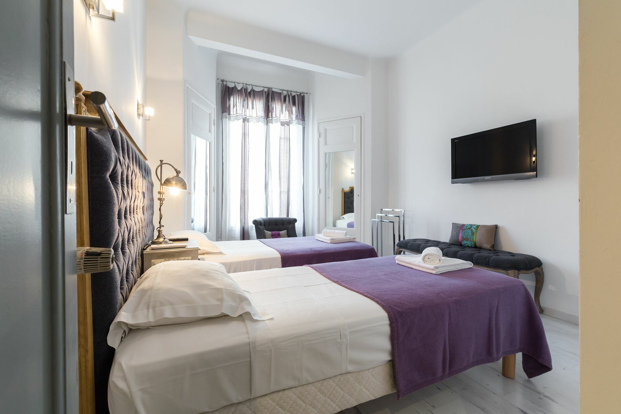 Centrally Located Modern 2 Bed Apartment In Cannes With Aircon And High Ceilings And Modern Design 696 Exteriér fotografie